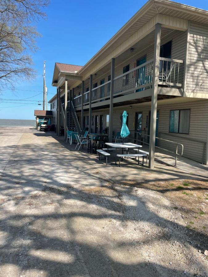 Lake Point Motel Marblehead Exterior photo