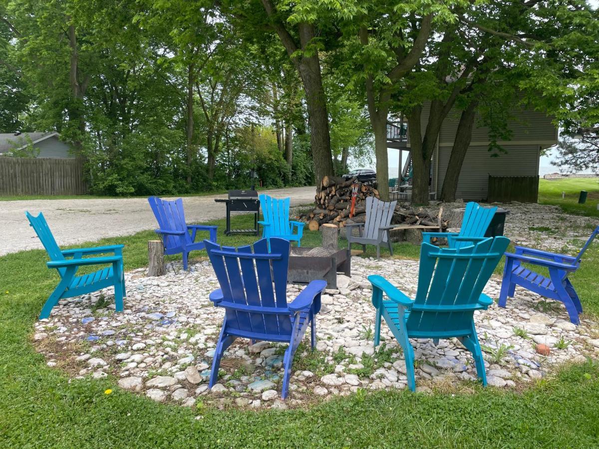 Lake Point Motel Marblehead Exterior photo